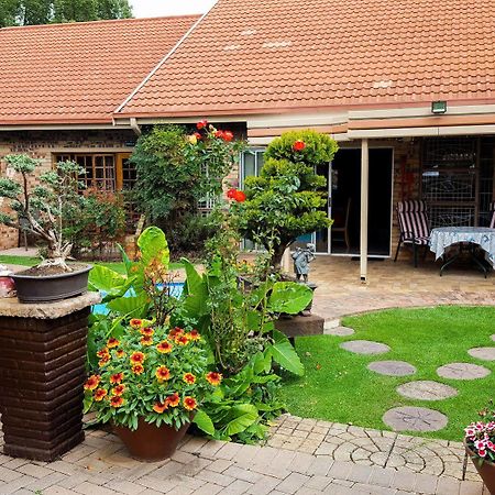 Aark Guest Lodge Vanderbijlpark Extérieur photo