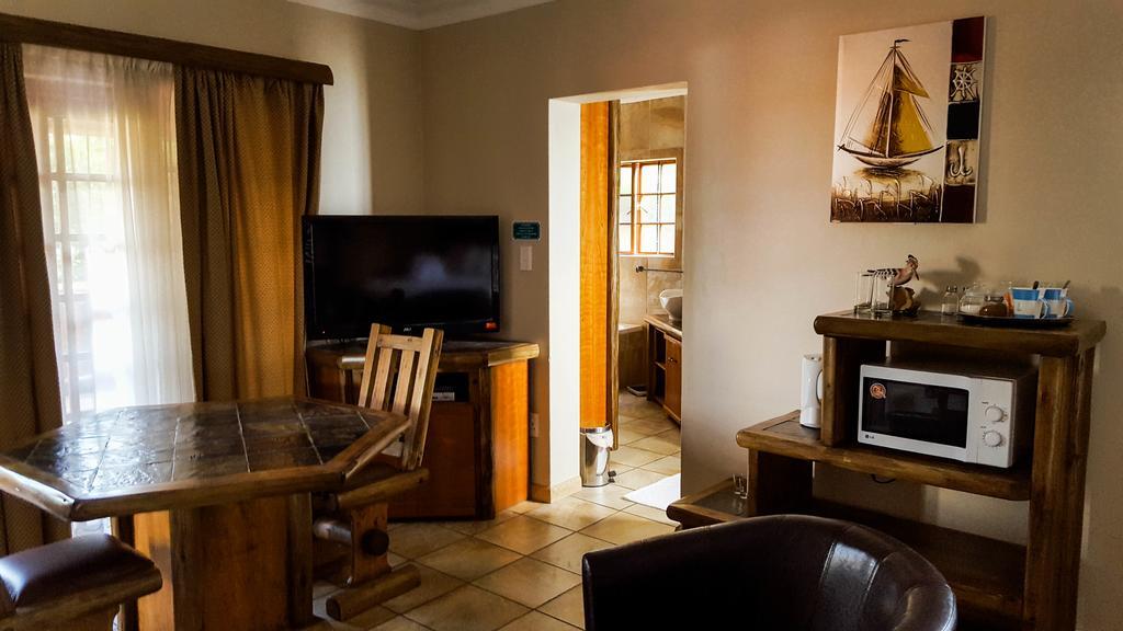 Aark Guest Lodge Vanderbijlpark Extérieur photo