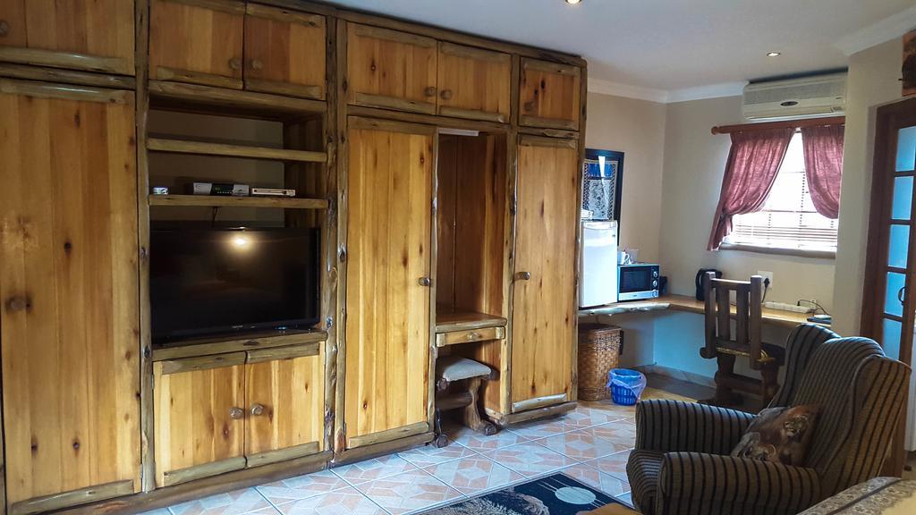 Aark Guest Lodge Vanderbijlpark Extérieur photo