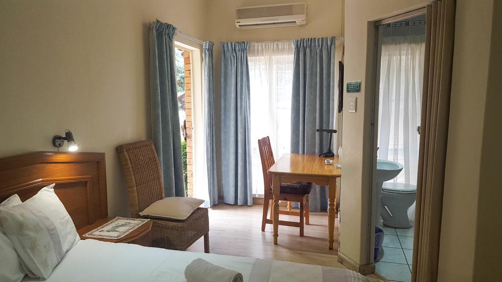 Aark Guest Lodge Vanderbijlpark Extérieur photo