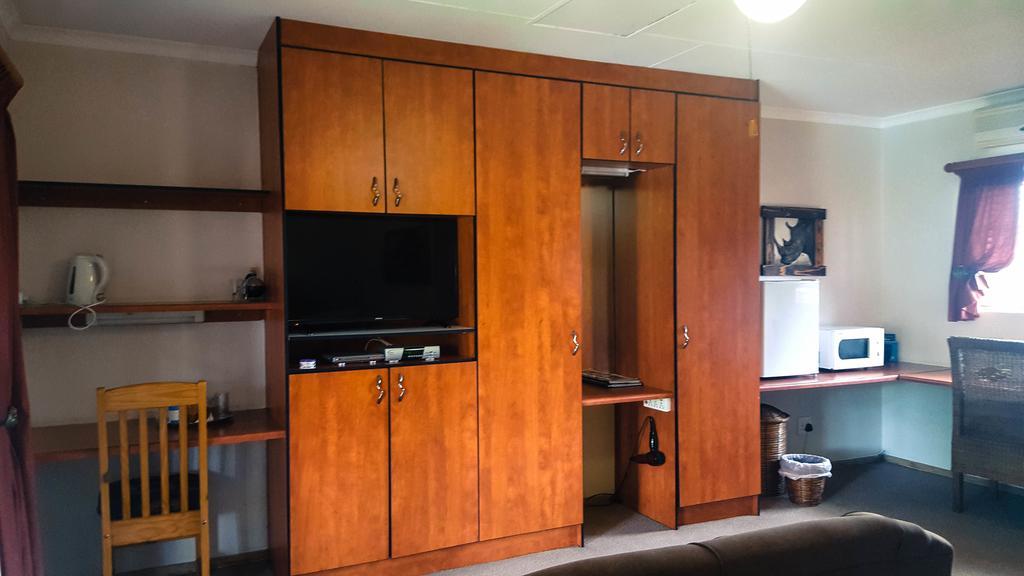 Aark Guest Lodge Vanderbijlpark Extérieur photo