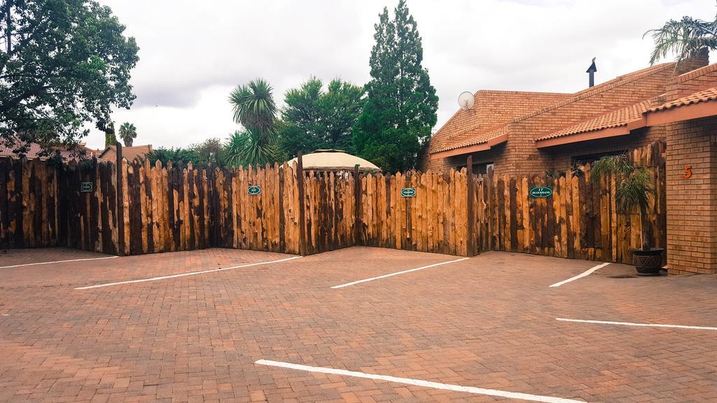 Aark Guest Lodge Vanderbijlpark Extérieur photo