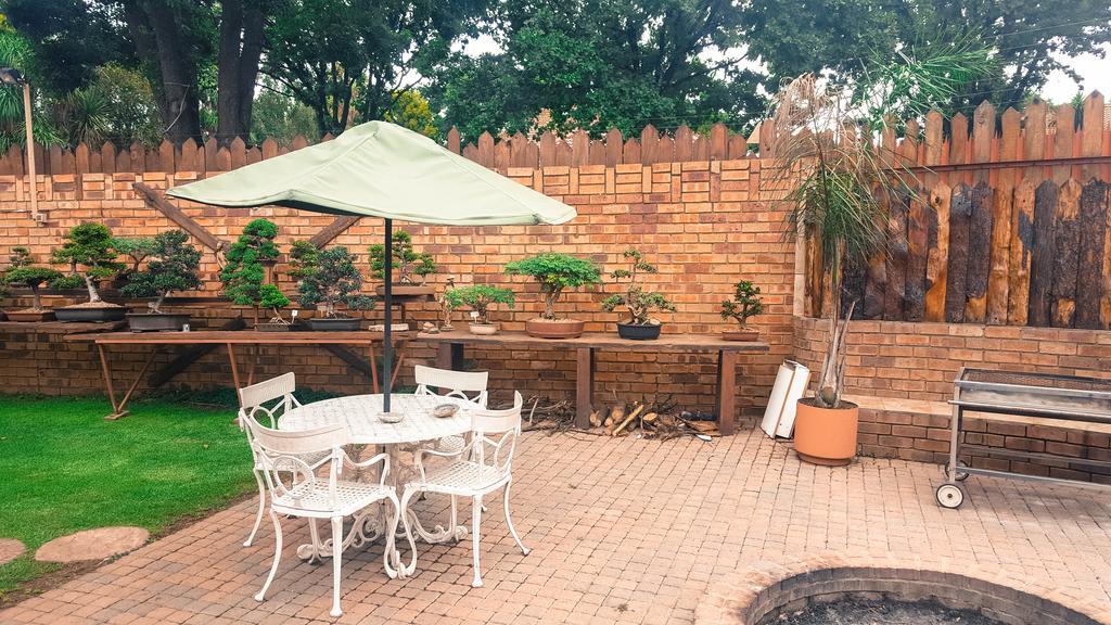 Aark Guest Lodge Vanderbijlpark Extérieur photo