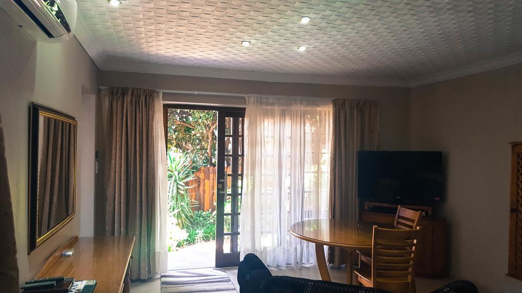 Aark Guest Lodge Vanderbijlpark Extérieur photo