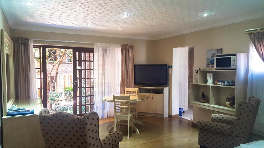 Aark Guest Lodge Vanderbijlpark Extérieur photo