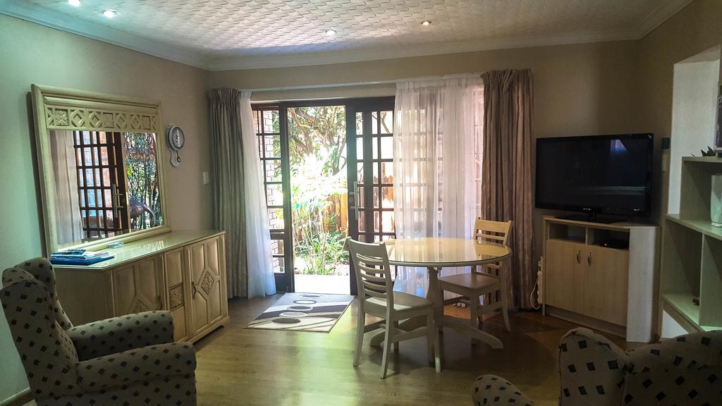 Aark Guest Lodge Vanderbijlpark Extérieur photo