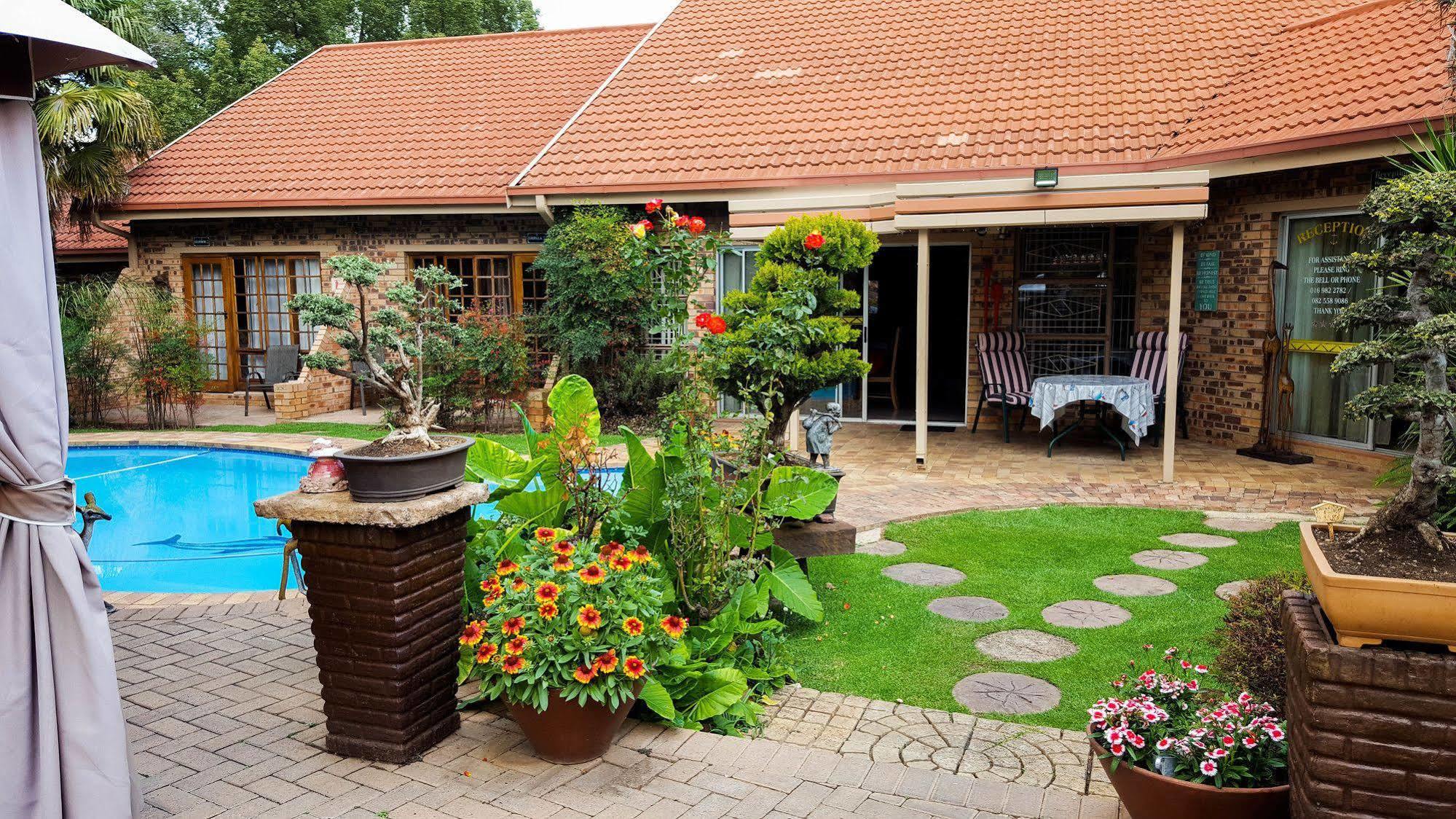 Aark Guest Lodge Vanderbijlpark Extérieur photo